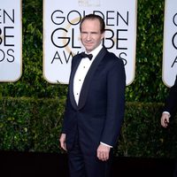 Ralph Fiennes at the Golden Globes 2015 red carpet