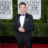 Jeremy Renner at the Golden Globes 2015 red carpet