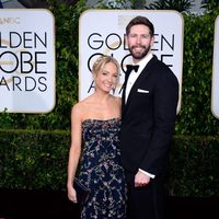 Joanne Froggatt and James Cannon at the Golden Globes 2015 red carpet