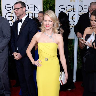 Naomi Watts at the Golden Globes 2015 red carpet