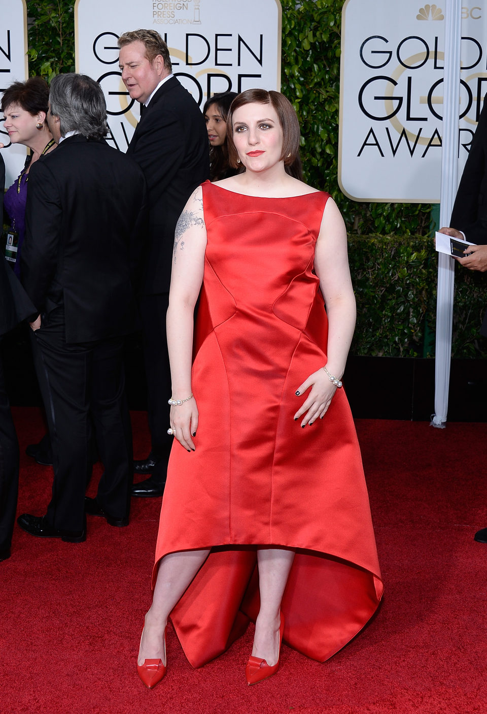 Lena Dunham at the Golden Globes 2015 red carpet