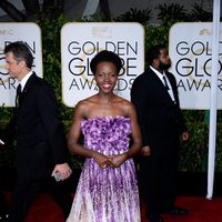 Lupita N'yongo at the Golden Globes 2015 red carpet