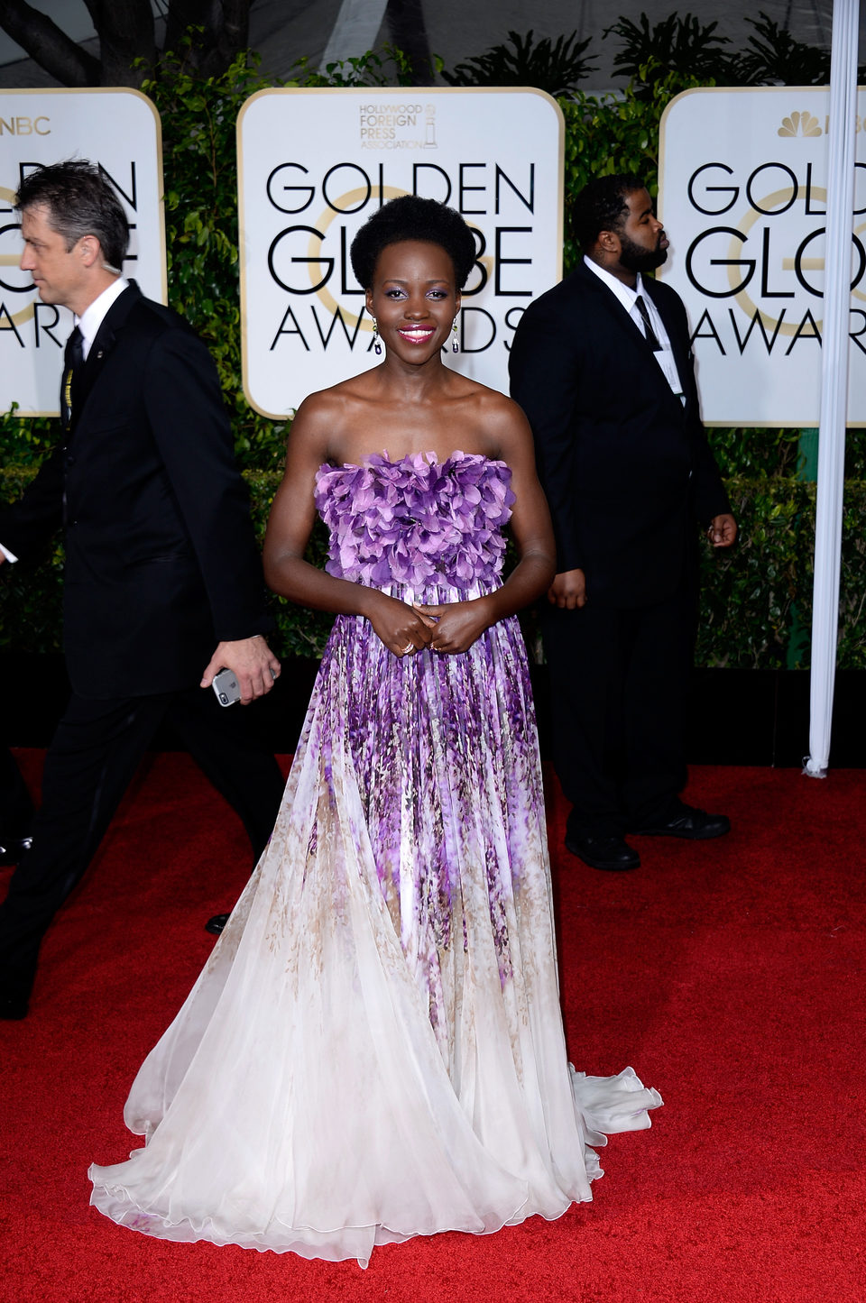 Lupita N'yongo at the Golden Globes 2015 red carpet