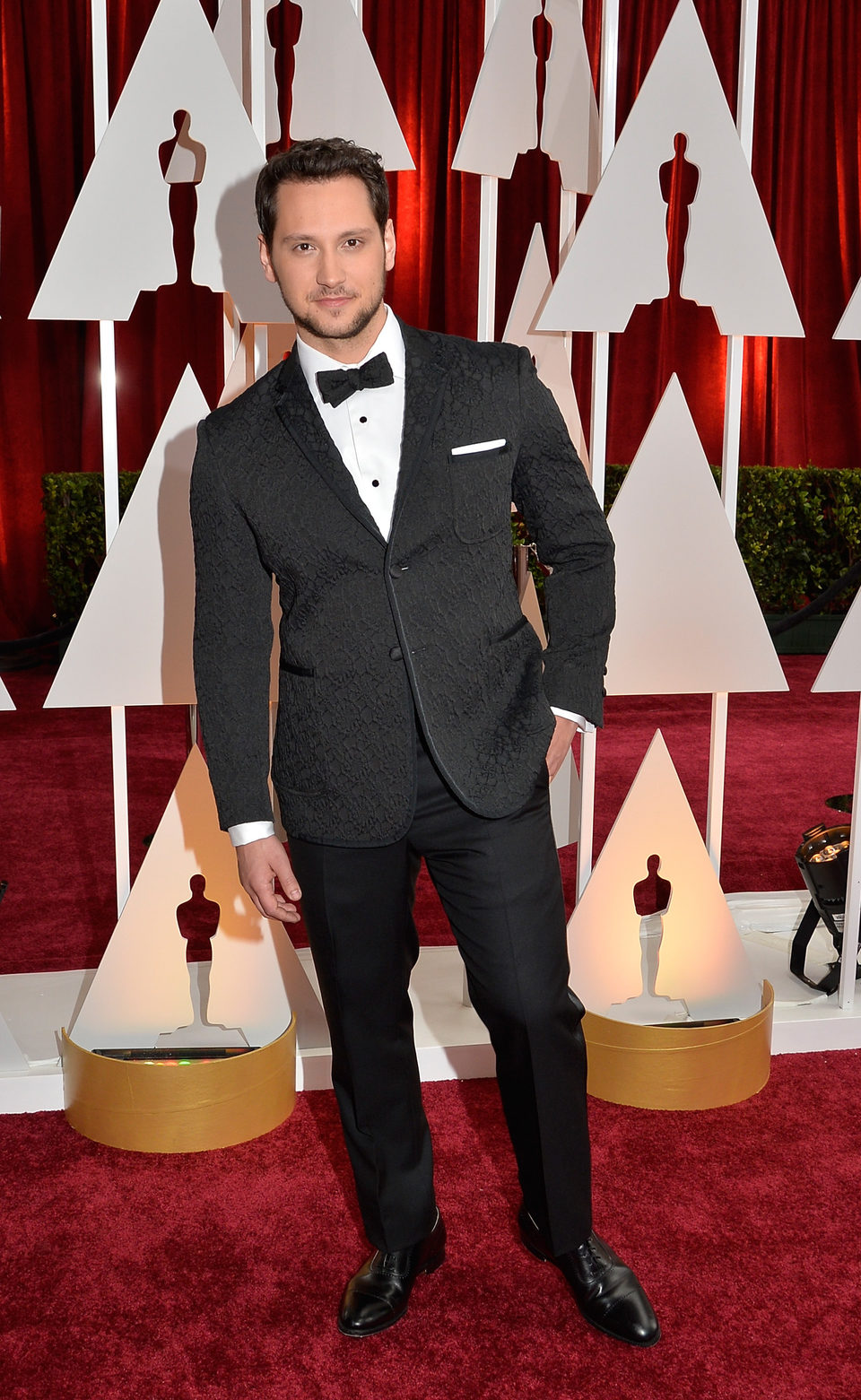 Matt McGorry pose in the red carpet of the Oscar 2015 