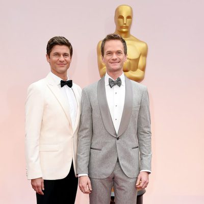 Neil Patrick Harris with his husband David Burtka in the red carpet of the Oscar 2015