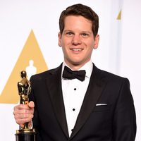 Graham Moore poses with his Oscar for the Best adapted screenplay