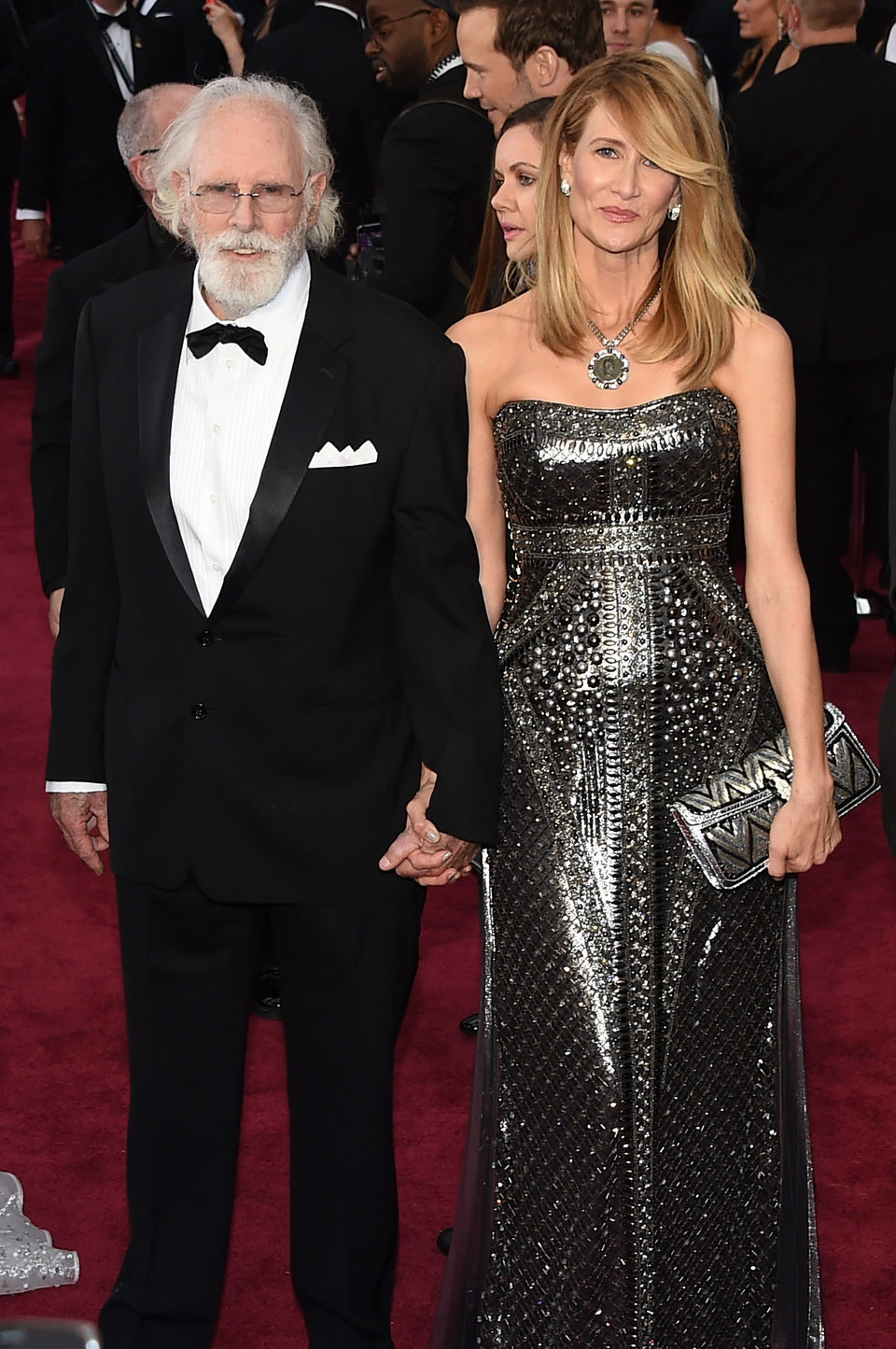 Bruce and Laura Dern poss in the Oscar 2015 red carpet