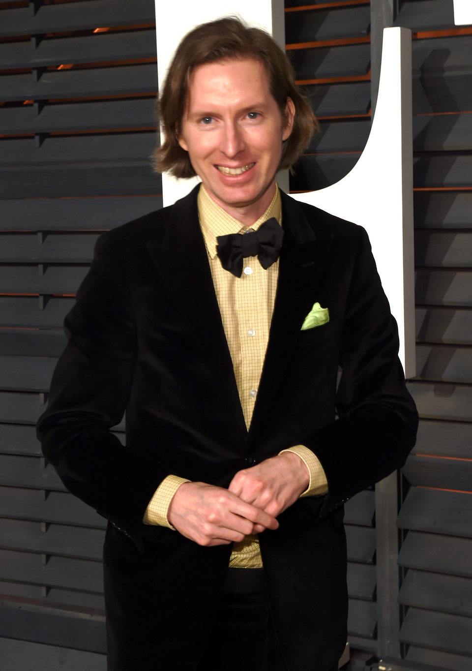 Wes Andreson posses in the Oscar 2015 red carpet