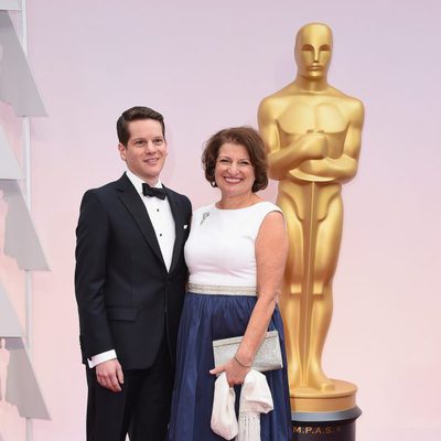 Graham Moore and his mother poss in the Oscar 2015 red carpet