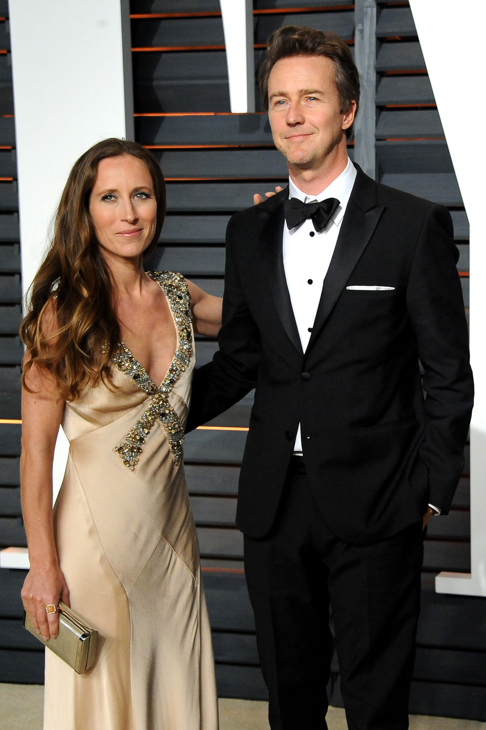 Edward Norton and Shauna Robertson poss in the Oscar 2015 red carpet