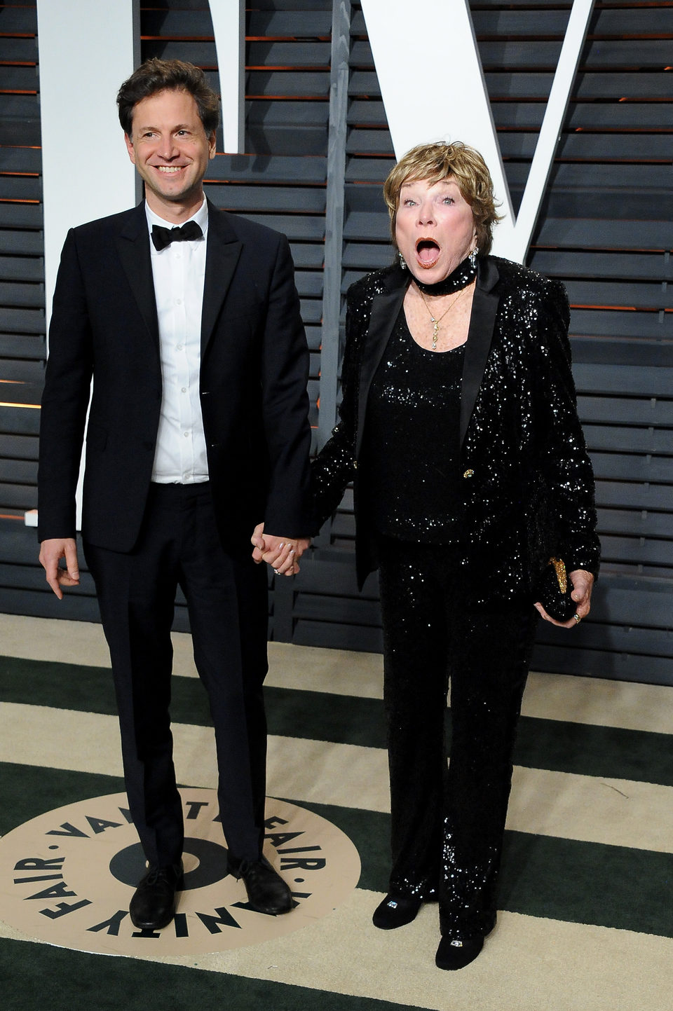 Bennett Miller and Shirley Maclaine poss in the Oscar 2015 red carpet