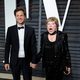 Bennett Miller and Shirley Maclaine poss in the Oscar 2015 red carpet