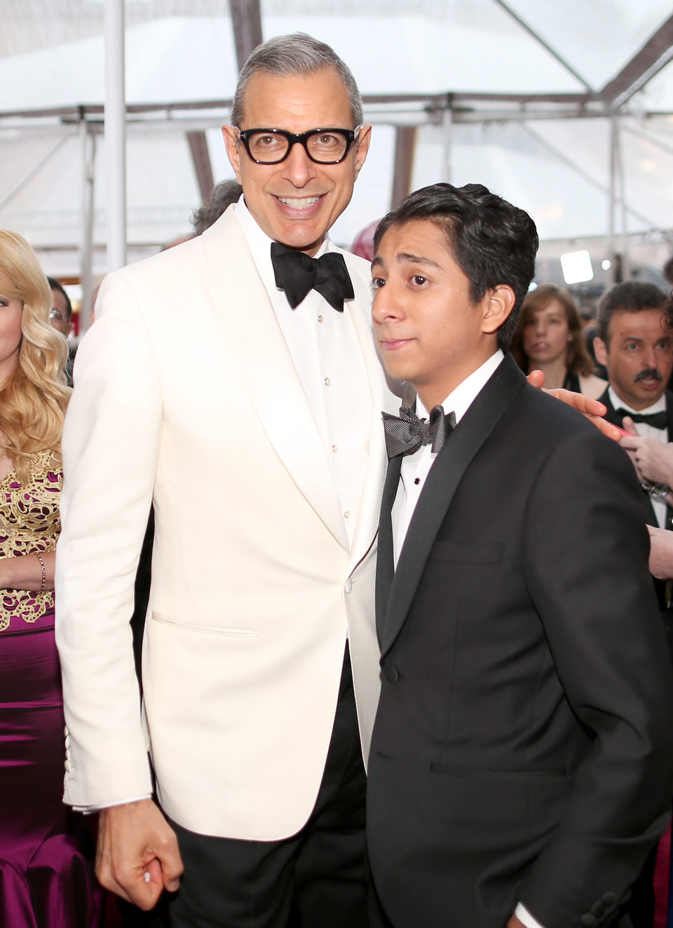 Jeff Goldblum y Tony Revolori poss in the Oscar 2015 red carpet