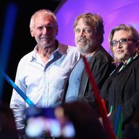 Harrison Ford , Mark Hamill and Carrie Fisher with lightsabers at Comic -Con 2015