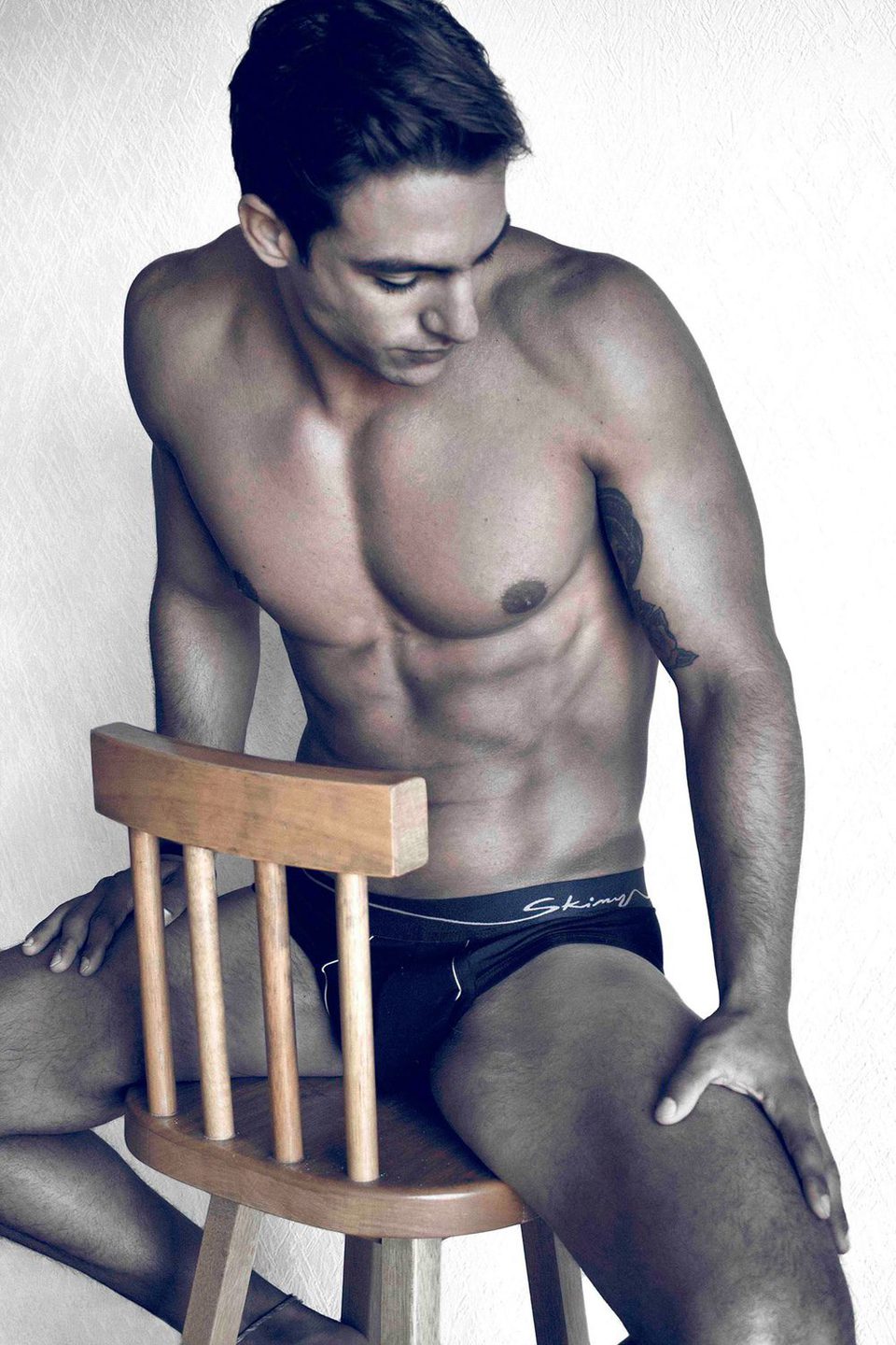 Joaquín Ferreira poses naked on a chair