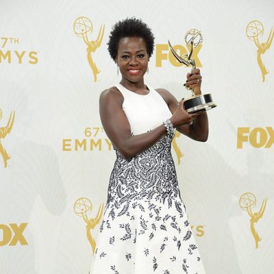 Viola Davis posing with her 2015 Emmy Award