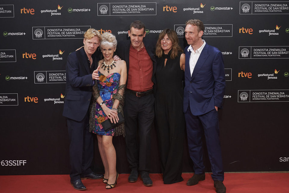 Michael Schaeffer, Anita Dobson, Rufus Norris, Clare Burt and Paul Thornley attend the red carpet for the 63rd San Sebastian Film Festival Closing Ceremony