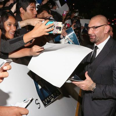 Dave Bautista with his mexican fans in the 'Spectre' Premiere