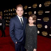 Dominic Sherwood and Sara Hyland in the 'Star Wars: The Force Awakens' premiere