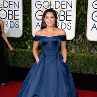 Gina Rodriguez in the 2016 Golden Globes red carpet