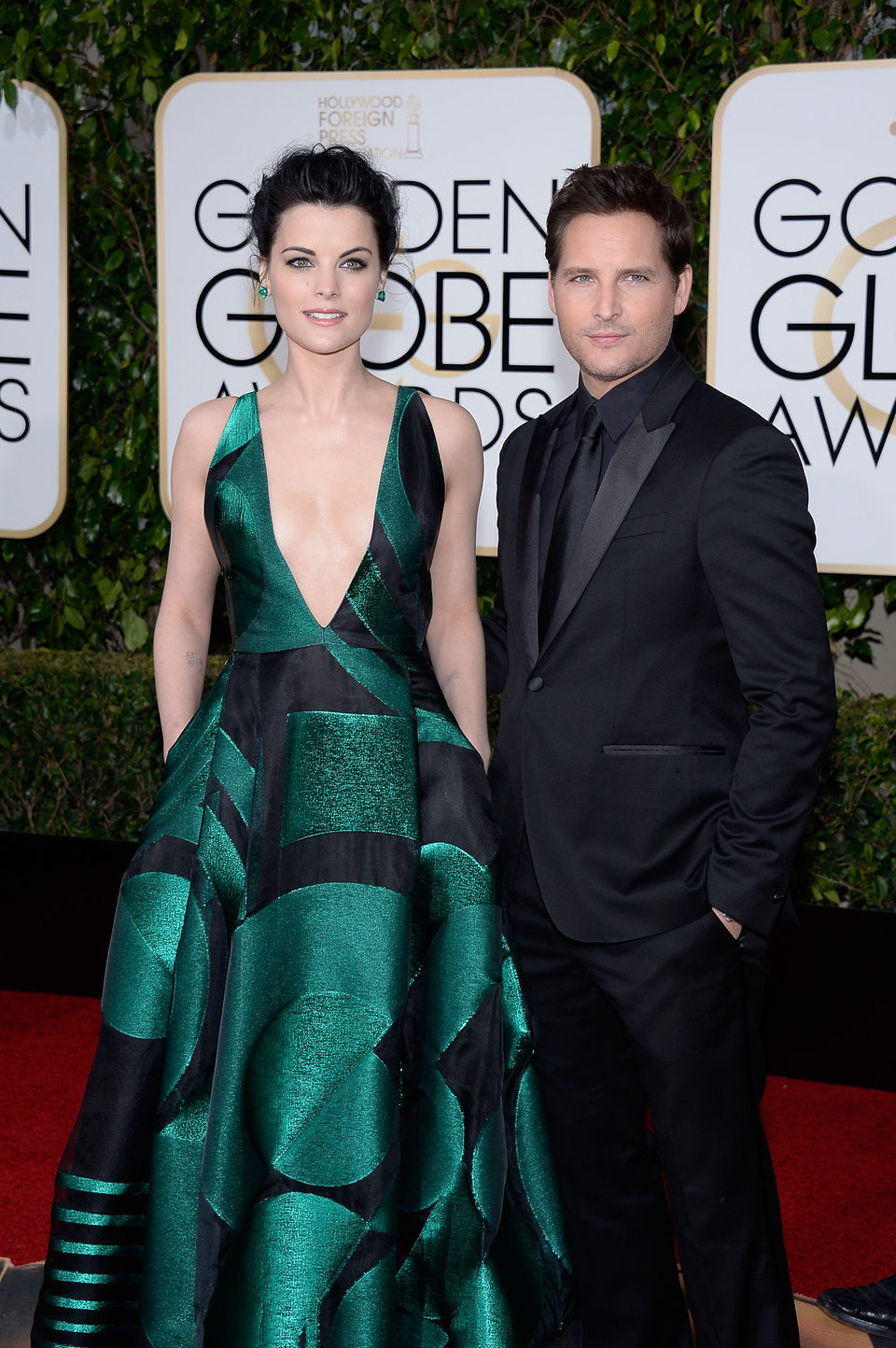 Jaimie Alexander and Peter Facinelli in the 2016 Golden Globes red carpet