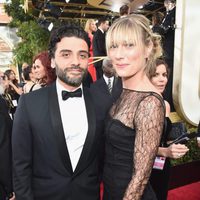 Oscar Isaac and Maria Miranda at the 2016 Golden Globes red carpet