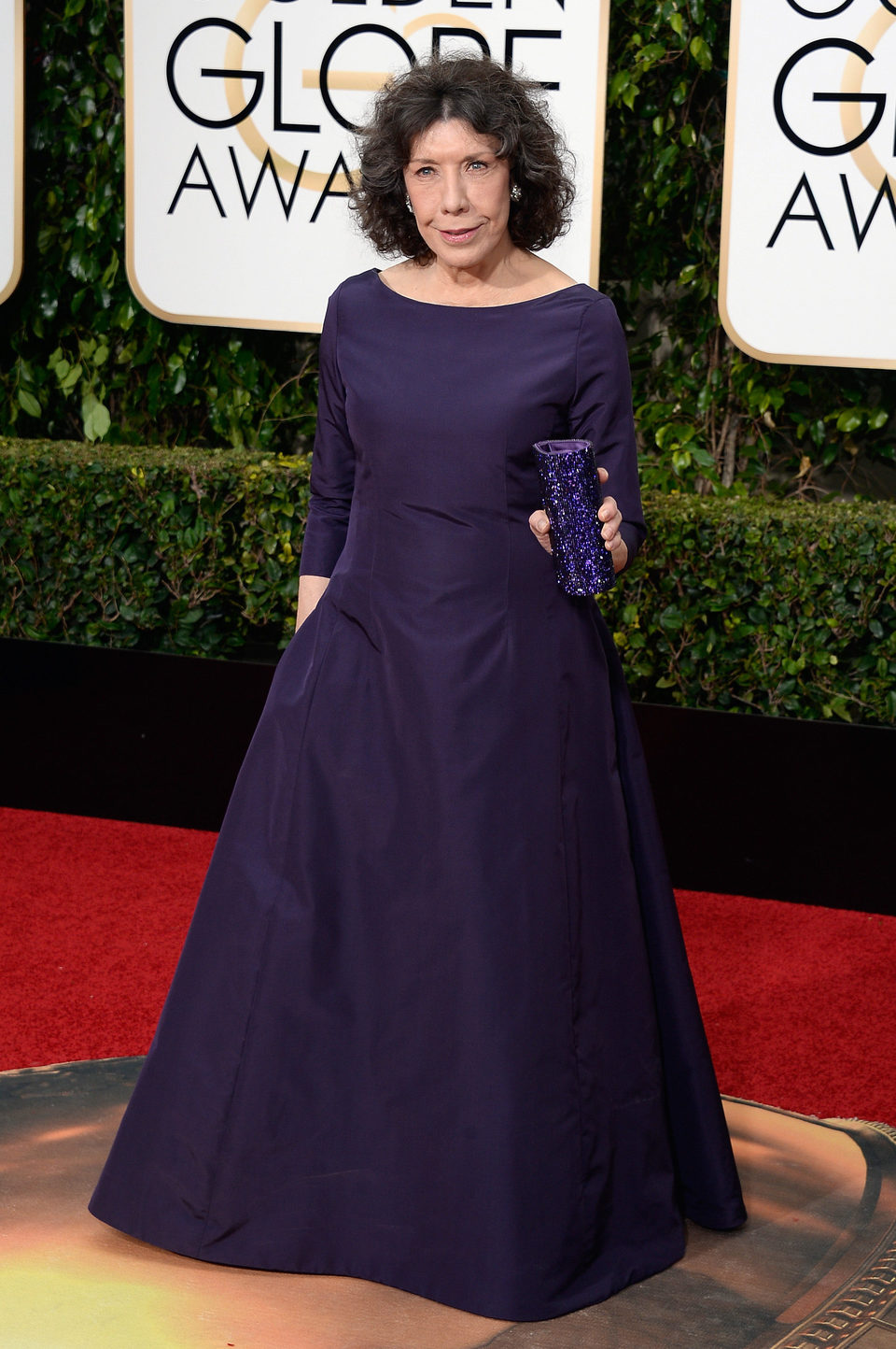 Lily Tomlin in the 2016 Golden Globes red carpet