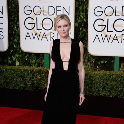 Kirsten Dunst in the 2016 Golden Globes red carpet