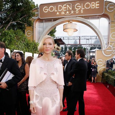 Cate Blanchett in the 2016 Golden Globes red carpet