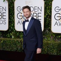 Gerard Butler at the 2016 Golden Globes red carpet