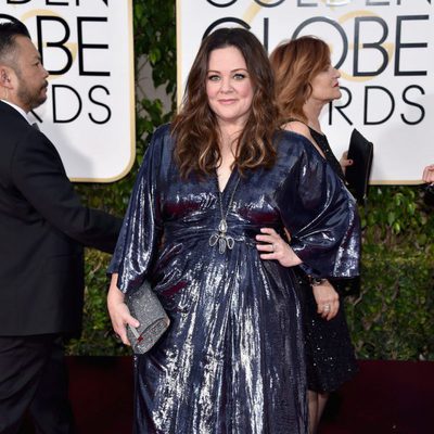 Melissa McCarthy in the 2016 Golden Globes red carpet