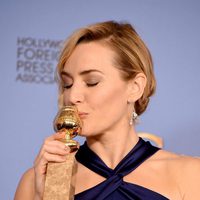 Kate Winslet with her Golden Globe Award for 'Steve Jobs'