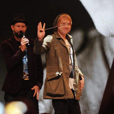 Rupert Grint greets fans on hand wand