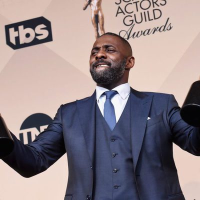 Idris Elba with his two awards at the SAG Awards 2016