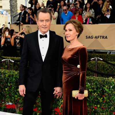 Bryan Cranston and Robin Dearden in red carpet of SAG Awards 2016