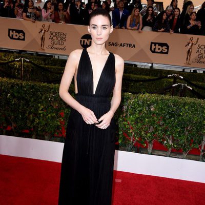 Rooney Mara at the SAG Awards 2016 red carpet