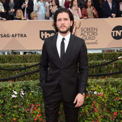 Kit Harington in the red carpet of SAG Awards 2016