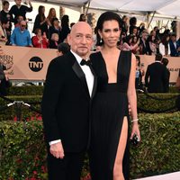 Ben Kingsley and Daniela Lavender in red carpet of SAG Awards 2106