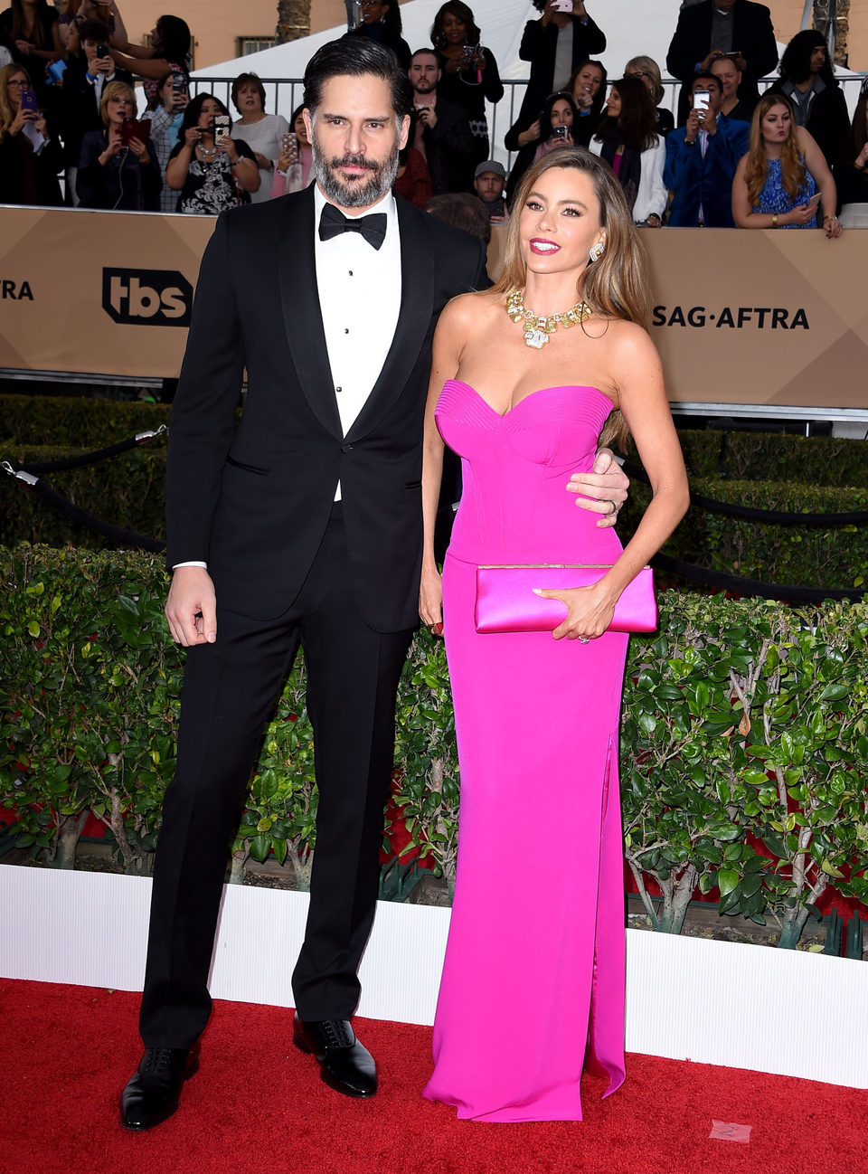 Joe Manganiello and Sofia Vergara at the SAG Awards 2016 red carpet