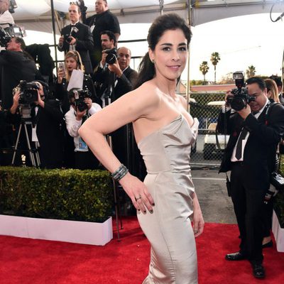 Sarah Silverman in red carpet of SAG Awards 2016