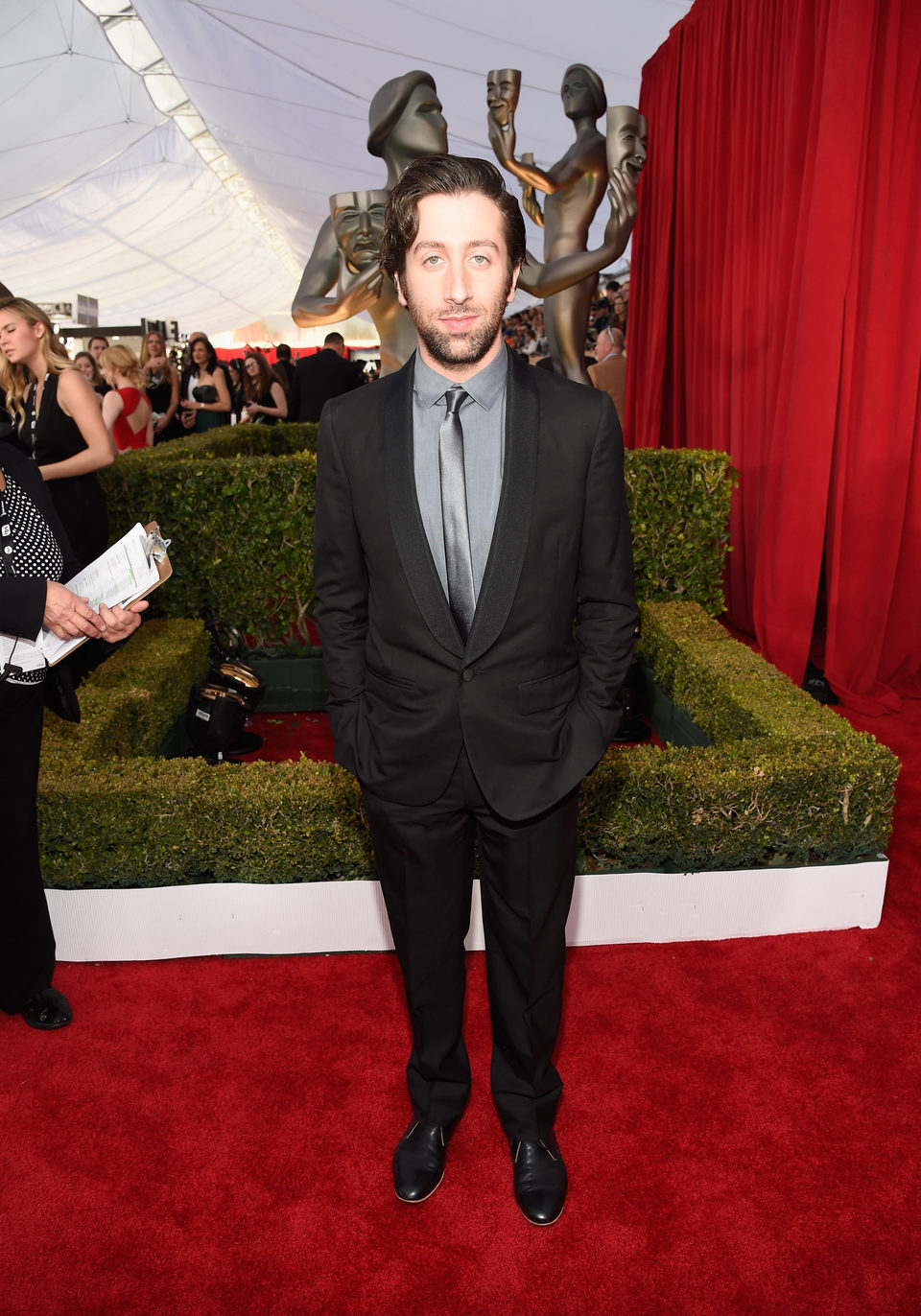 Simon Helberg at the SAG Awards 2016 red carpet