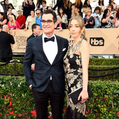 Ty Burrell and Holly Burrell in red carpet of SAG Awards 2016