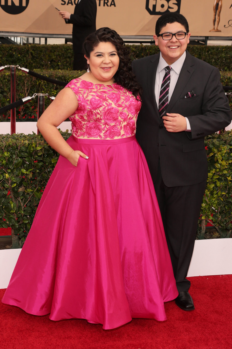 Raini Rodríguez y Rico Rodríguez in red carpet of SAG Awards 2016