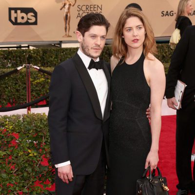 Iwan Rheon and Zoe Grisedale in red carpet of SAG Awards 2016