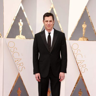 Josh Singer at the Oscars 2016 red carpet