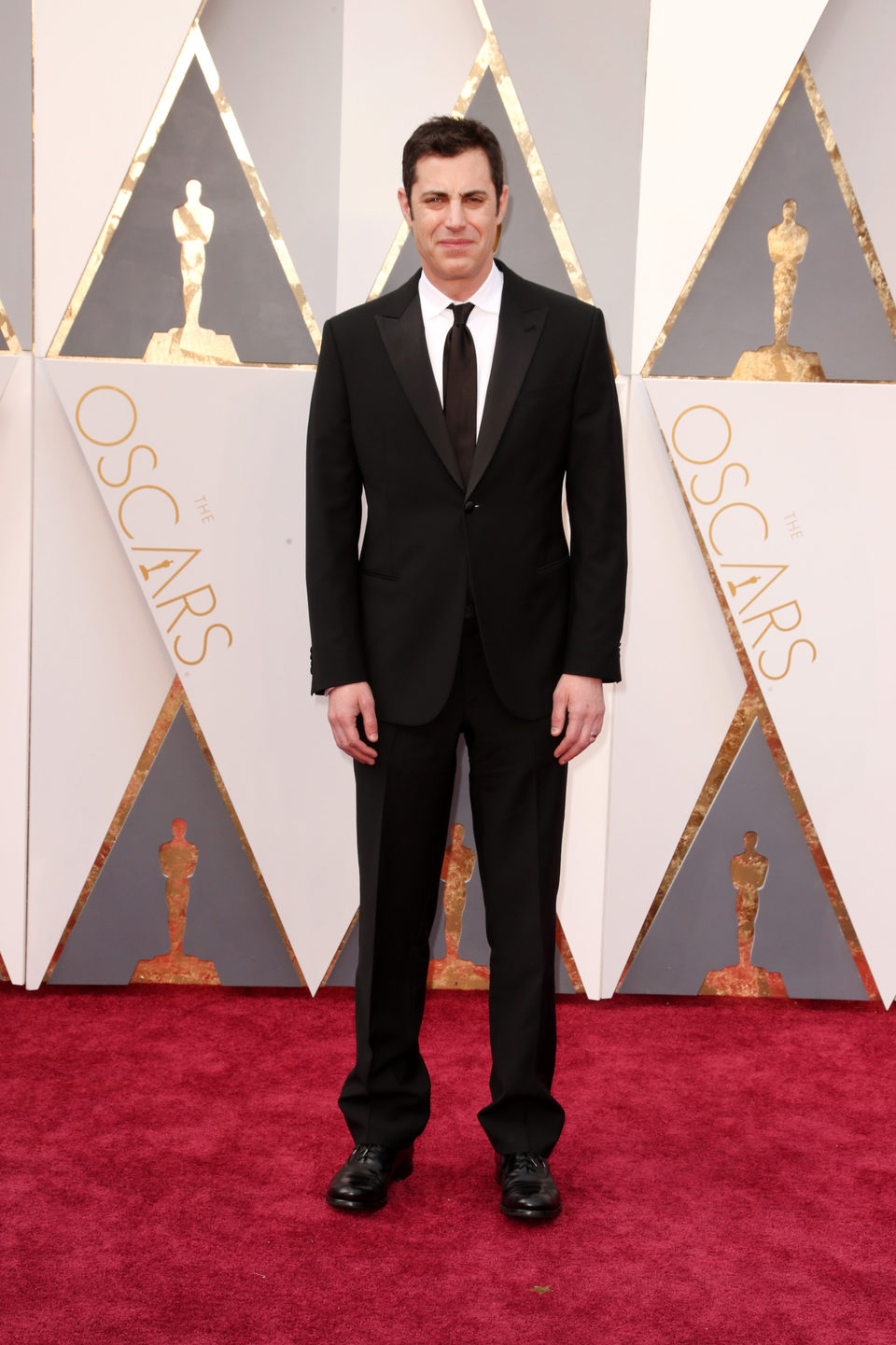 Josh Singer at the Oscars 2016 red carpet