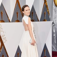 Olivia Wilde at the Oscars 2016 red carpet