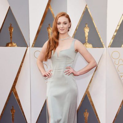 Sophie Turner at the Oscars 2016 red carpet