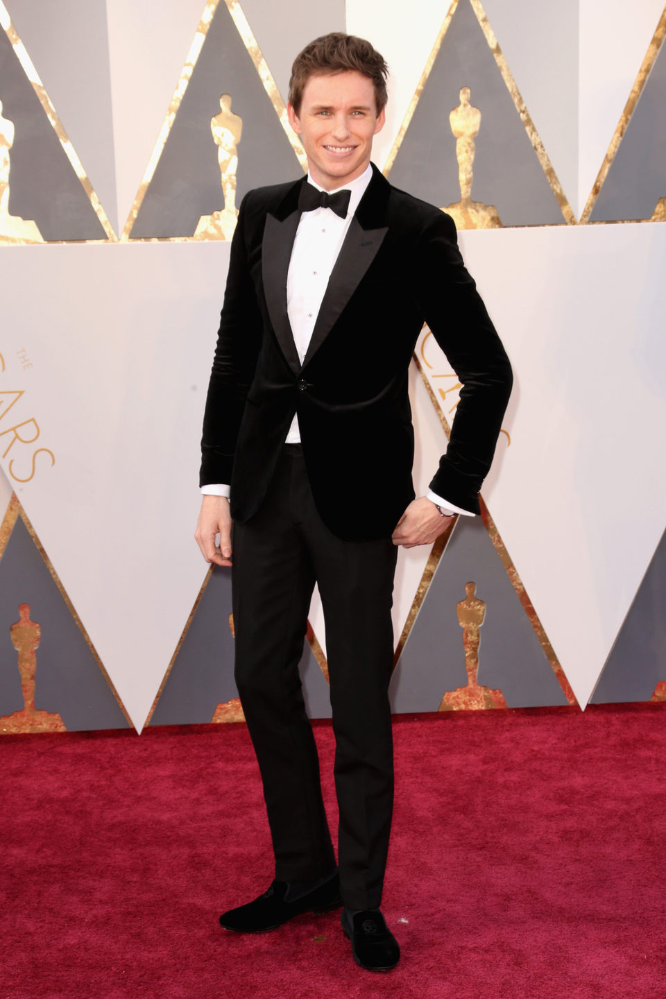 Eddie Redmayne at the Oscars 2016 red carpet