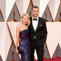 Naomi Watts and Liev Schreiber at the Oscars 2016 red carpet